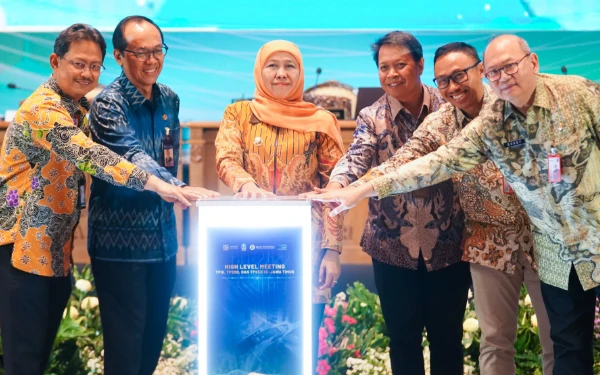 Thumbnail Jelang Nataru dan Ramadan, Khofifah Kerahkan TPID–TP2DD–TP2ED Kendalikan Inflasi dan Jaga Ekonomi Jatim