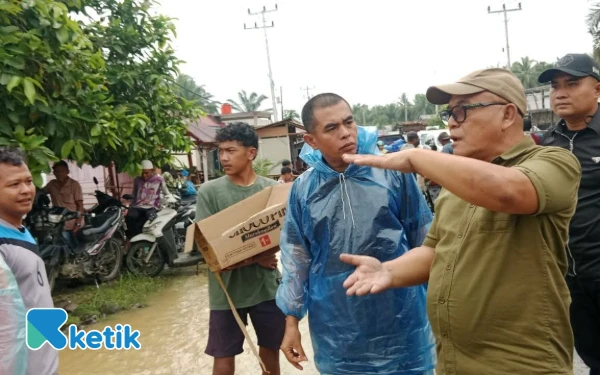 Thumbnail Berita - Pasbar Diterjang Banjir dan Longsor, Bupati Tetapkan Tanggap Darurat Satu Pekan