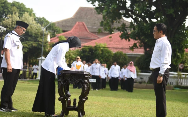 Thumbnail Berita - Teken Piagam Audit Intern, Wali Kota Kediri Tegaskan Zero Pungli di Semua Layanan Publik
