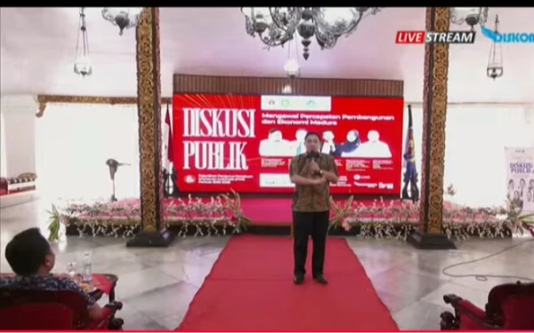 Thumbnail Berita - Profesor Achsanul Qosasi ; Tokoh Masyarakat Madura yang Pro Rakyat Kecil