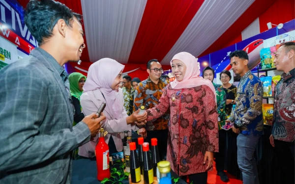Thumbnail Dari Jahe Gajah Hingga Kerupuk! Kisah Sukses IKM Desa Devisa Jatim yang Mendunia Berkat Khofifah