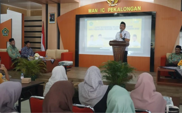 Thumbnail Berita - Pemkot Pekalongan Gratiskan Izin Bangunan Pesantren dan Perketat Pengawasan