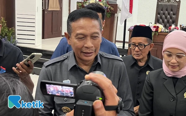 Thumbnail Wali Kota Malang Sambut Permintaan Gerobak Sampah hingga Pembangunan Fisik di Program RT Berkelas