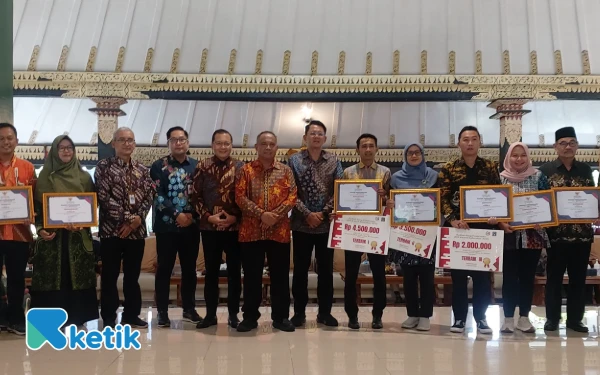 Thumbnail Berita - Sleman Luncurkan Logo JDIH dan Beri Apresiasi 10 Kalurahan Terbaik