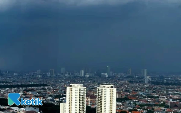 Thumbnail Kota Surabaya dan Malang Diprakirakan Hujan Ringan 28 November 2025, Cek Info Cuaca Jawa Timur