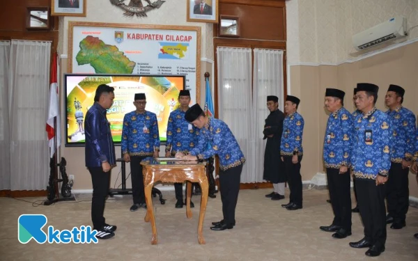 Thumbnail Berita - Bupati Cilacap Lantik Delapan Kepala OPD, Beban Fiskal dan Pelayanan Publik Jadi Tantangan