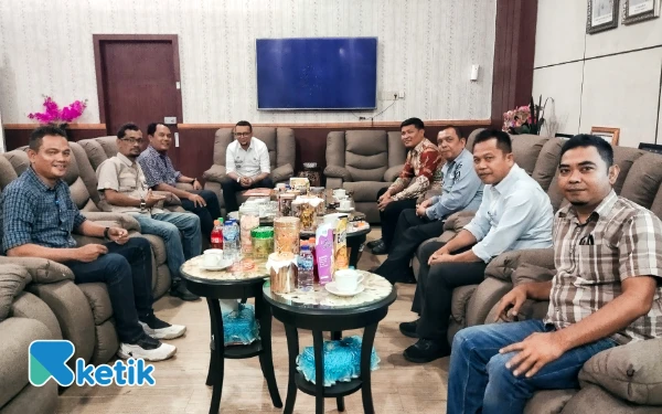 Thumbnail Berita - Panitia Konferensi IX PWI Labuhanbatu Audiensi, Bupati Labusel Sambut Baik dan Siap Bentuk Perwakilan Baru