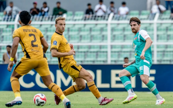 Thumbnail Berita - Persebaya Bawa Pulang 1 Poin dari Lawatan ke Markas Bhayangkara FC, Uston: Kami Sangat Kecewa