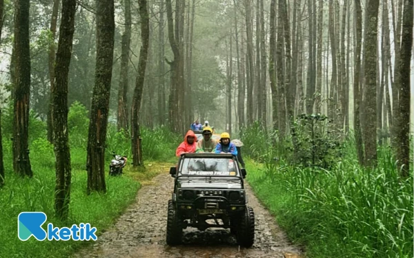 Thumbnail Off-Road Coban Talun: Sensasi Melintasi Jalur Ekstrem dengan View Lereng Gunung yang Menakjubkan