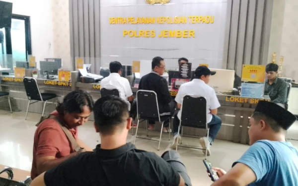 Thumbnail Berita - Tak Terima Disebut Maling, 7 Anggota DPRD Jember Laporkan Pengacara ke Polisi