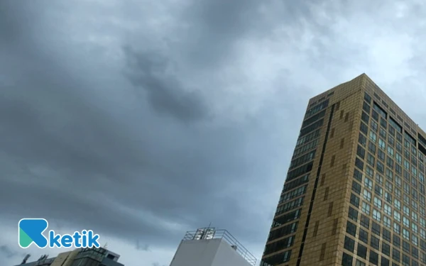 Thumbnail Cuaca Kota Surabaya 30 November 2025 Diprakirakan Hujan Ringan, Banyuwangi Berkabur