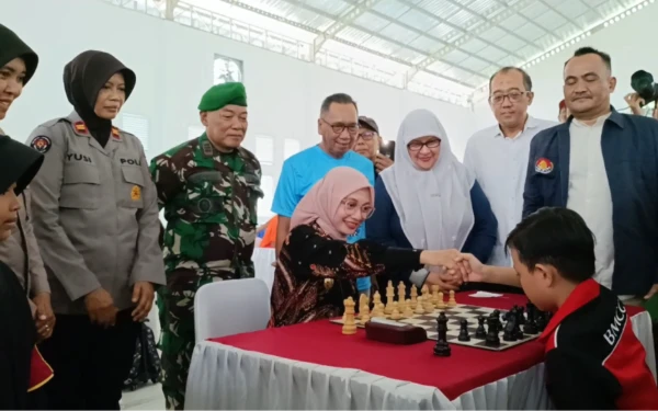Thumbnail Mbak Wali Kediri Apresiasi Turnamen Catur Terbuka PWI CUP V