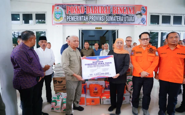 Thumbnail Khofifah Kirim Rp5 Miliar! Jatim Bergerak Bantu Korban Bencana Sumatera, Ini Rinciannya