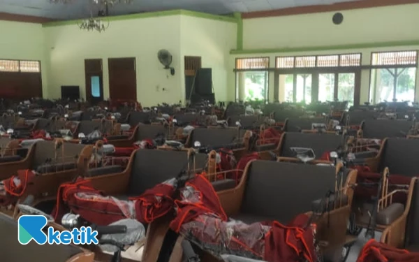 Thumbnail Berita - Becak Motor Listrik Bantuan Presiden Prabowo Tiba di Brebes, Belum Ada Jadwal Pendistribusian