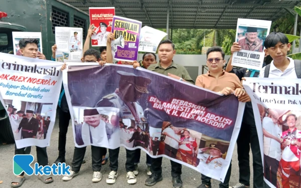 Thumbnail Sidang Kasus Pasar Cinde Memanas, Pendukung Alex Noerdin Minta Presiden Prabowo Beri Amnesti