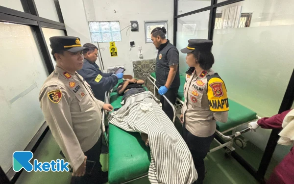 Thumbnail Seorang Pria Ditemukan Kejang hingga Tewas di Parkiran Kafe Palembang, Polisi Selidiki Penyebab Kematian