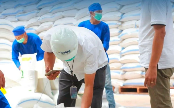 Thumbnail Sambut Nataru 2026, Bulog Jatim Pastikan Stok Beras Cukup