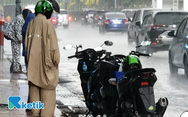 Thumbnail BMKG: Cuaca Kota Bandung 2 Desember 2025 berawan, Sejumlah Kota Lain Hujan Ringan