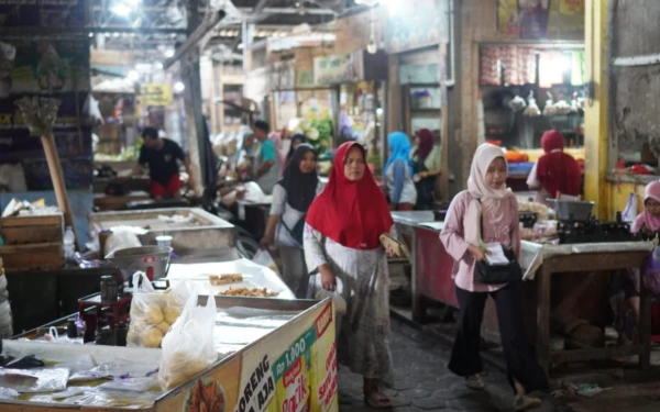 Thumbnail Berita - Harga Cabai di Pasar Grogolan Meroket, Rawit Merah Sentuh Rp75 Ribu