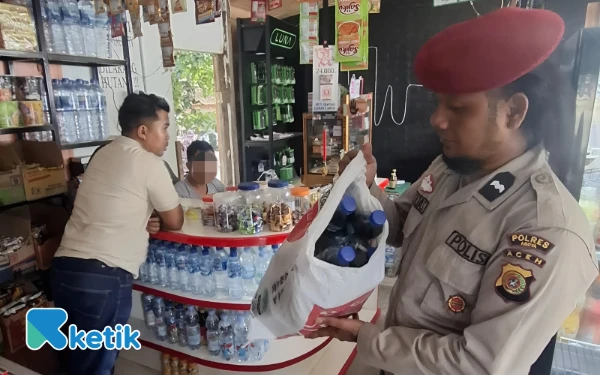 Thumbnail Berita - Polres Abdya Tertibkan Pedagang BBM Eceran, Harga Pertalite Kembali Dinormalkan