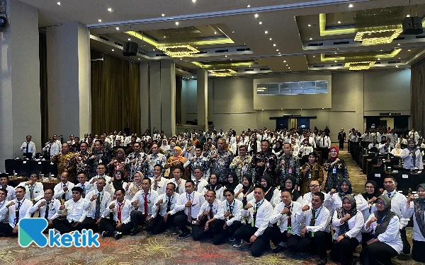 Thumbnail Program Desa Kian Kompleks, Gubernur Khofifah Bekali Sekdes Kapasitas Hukum hingga Restorative Justice