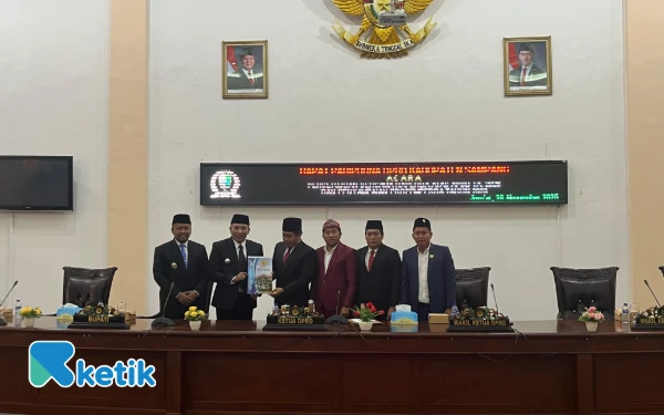 Thumbnail Berita - DPRD Sampang Setujui Raperda APBD 2026 Senilai Rp1,98 Triliun