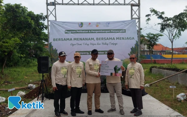 Thumbnail Berita - [FOTO] Wujudkan Sampang Hijau dan Asri, SKK Migas-Medco Energi Tanam 125 Pohon