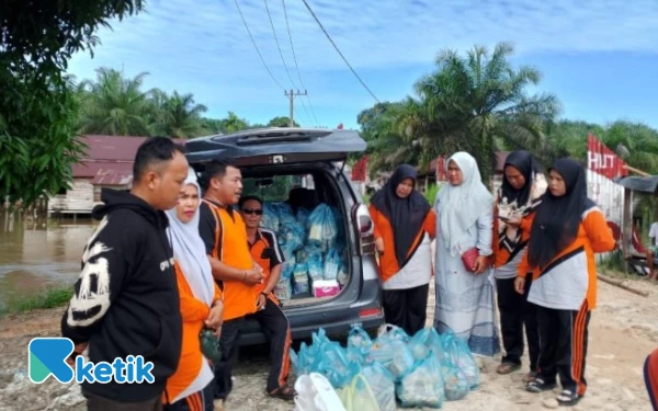 Thumbnail Berita - HGN ke-80, UPTD SPF SDN Sintuban Makmur Bagikan Paket Sembako untuk Warga Danau Paris Terdampak Banjir