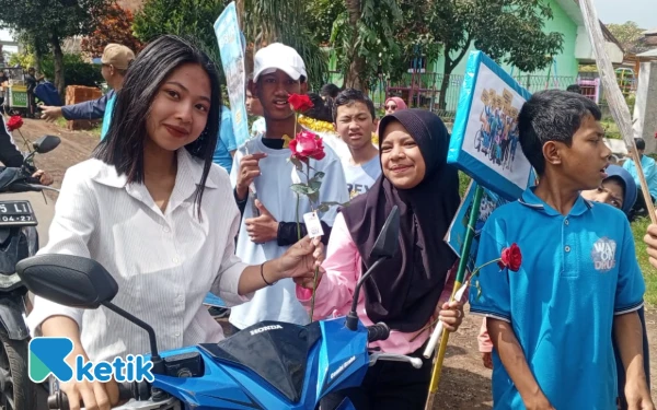 Thumbnail Peringati Hari Disabilitas, ‎Ratusan Siswa SLBN Kota Batu Gelar Pawai dan Bagikan Bunga   ‎