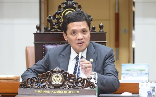 Thumbnail Isu Kampanye Terbantah! Ketua Komisi III DPR Tegaskan Polri Tetap di Bawah Kendali Langsung Presiden Prabowo