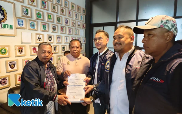 Thumbnail Raja Siahaan Daftarkan Diri Jadi Calon Ketua Asprov PSSI Jatim, Siap Pertahankan Prestasi