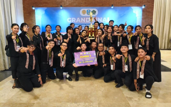 Thumbnail Paduan Suara Unitri Ukir Prestasi, Bawa Pulang Piala Gubernur Pesparawi se-Jatim