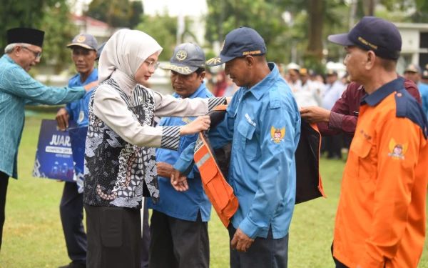 Thumbnail Berita - Wali Kota Kediri Luncurkan Kawasan Parkir Digital dan Apresiasi Juru Parkir Berprestasi