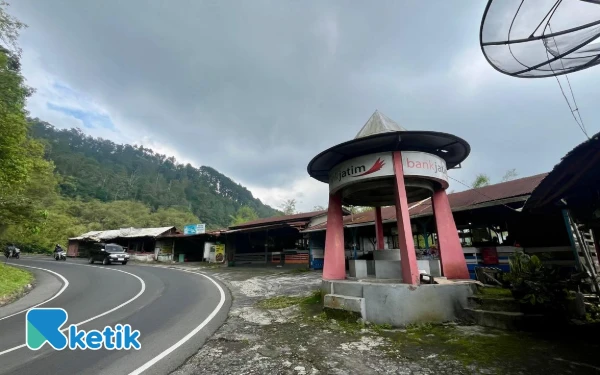 Thumbnail Wisata Payung Songgoriti Kota Batu Kian Lesu, Pedagang Berangkat Pagi Pulang Malam Demi Pembeli