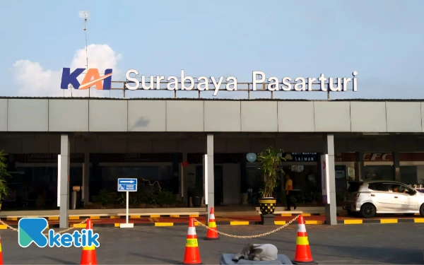 Thumbnail Penjualan Tiket Nataru Melonjak, Stasiun Surabaya Pasarturi Jadi yang Terfavorit