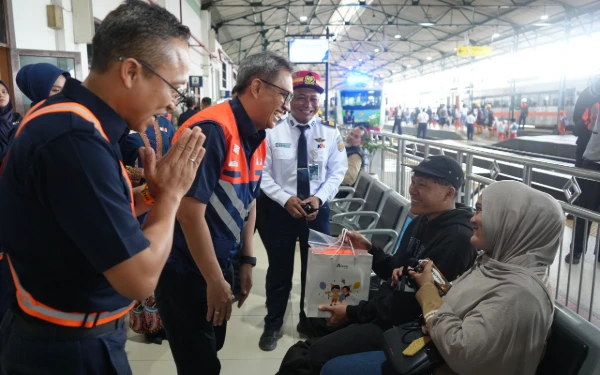 Thumbnail Berita - Pastikan Kesiapan Angkutan Nataru, Direksi KAI Lakukan Inspeksi di Wilayah Daop 7 Madiun