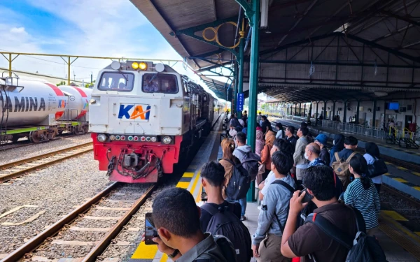 Thumbnail Berita - Volume Penumpang di Stasiun KAI Daop 7 Madiun Tembus 474.945 Pelanggan,