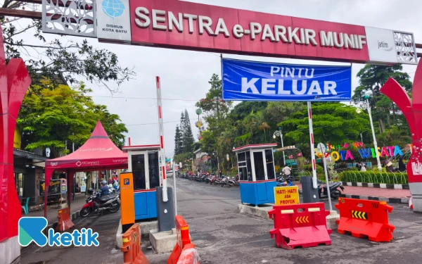 Thumbnail Berita - Duh! Hanya Gara-gara Listrik, Portal e-Parkir Alun-alun Kota Batu Masih Manual