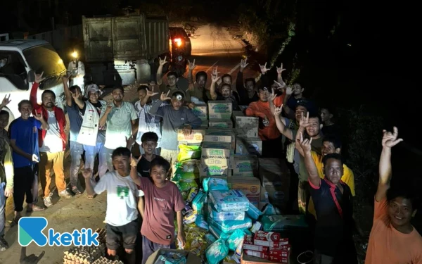 Thumbnail Berita - Salam Metal Ala PDI Perjuangan dari Pelosok Banjir Aceh Tamiang: Terima Kasih Jamaluddin Idham