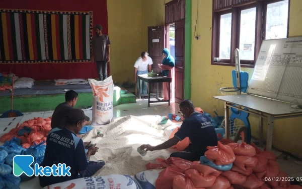Thumbnail Berita - 1470 KK Desa Pulo Sarok Aceh Singkil Terima Bantuan Beras