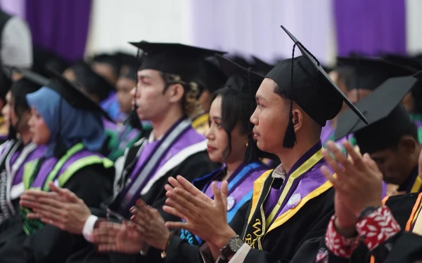 Thumbnail Wisuda ke-50 Unitri Kota Malang Jadi Momen Refleksi Penguasaan Kompetensi Digital yang Humanis