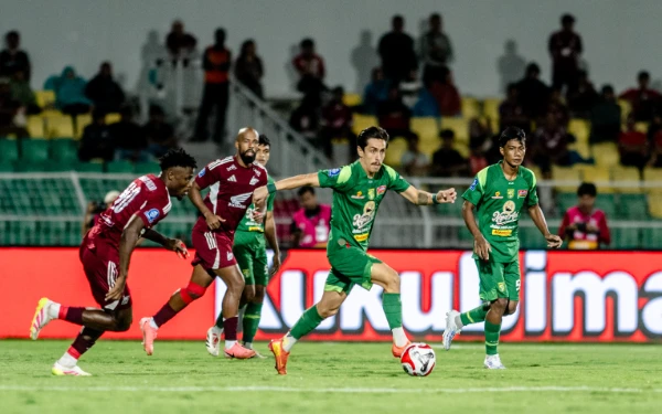 Thumbnail Persebaya Raih Hasil Imbang 1-1 Lawan PSM, Uston Gelar Evaluasi Besar-Besaran Saat Jeda Kompetisi