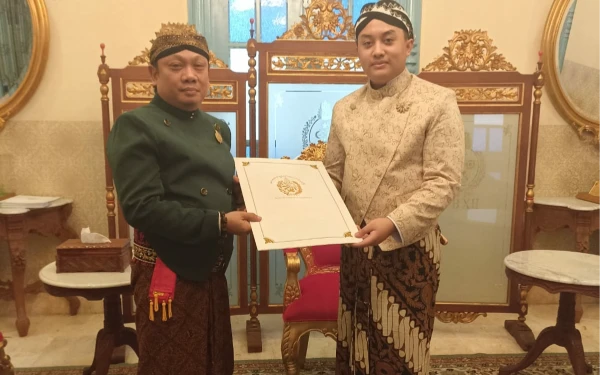 Thumbnail Berita - Cak Yudho Bakiak Resmi Diangkat Menjadi Staf Khusus di Keraton Surakarta