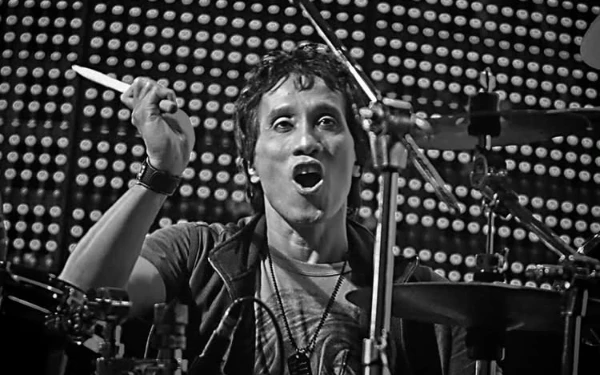 Thumbnail Yaya Moektio Tutup Usia, Jejak Drummer Legendaris Kembali Dikenang