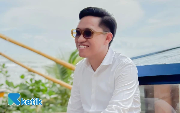 Thumbnail Berita - Pantai Sawarna Makin Aman! Anggota DPRD Lebak Apresiasi Bantuan Perahu Baru untuk Balawista