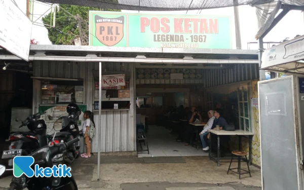 Thumbnail Wajib Coba! 3 Warung Ketan Susu Legendaris di Alun-alun Kota Batu, Nikmatnya Bikin Ketagihan