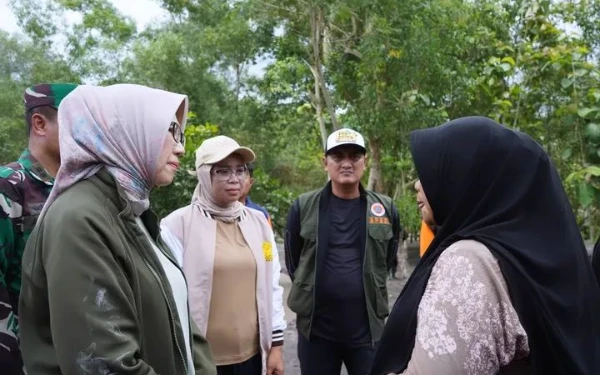 Thumbnail Berita - Pascaerupsi Semeru, Ketua DPRD dan Bupati Lumajang Datangi Dusun Sumberlangsep