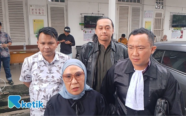 Thumbnail Eksepsi Kandas, Kuasa Hukum Alex Noerdin Pertimbangkan Banding