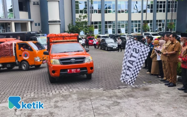 Thumbnail Berita - Wali Kota Nurochman Lepas Bantuan Kemanusiaan Senilai Lebih dari Rp500 Juta ke Sumatera