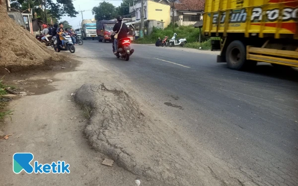 Thumbnail Berita - Jalan Nasional Rangkasbitung‑Cikande dan Rangkasbitung‑Citeras Masih Berlubang, Pengawasan BPJN Banten Dipertanyakan